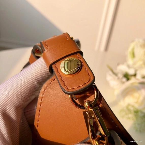 WIS Belt Vuitton Spring Louis Bag（2019 Show） 1008